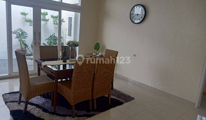 Rumah 2 Lantai Sudah Renovasi Semi Furnished SHM di Sayap Burangrang, Bandung 1