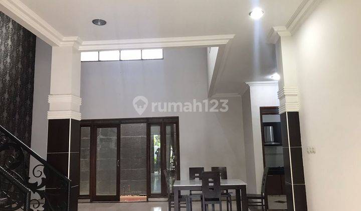 Rumah 2 Lantai Bagus Semi Furnished SHM di Batununggal, Bandung 1