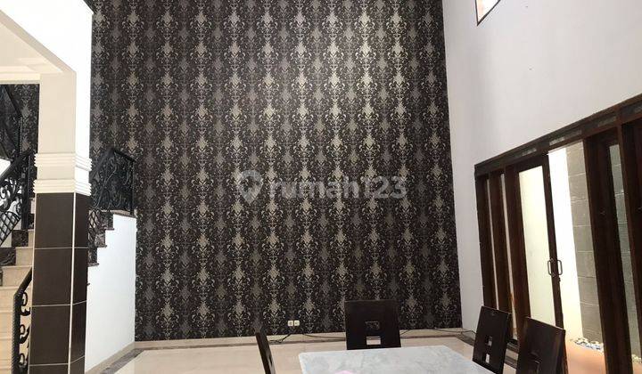 Rumah 2 Lantai Bagus Semi Furnished SHM di Batununggal, Bandung 2