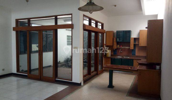 Rumah 2 Lantai Bagus Semi Furnished SHM di Mengger Regol, Bandung 1