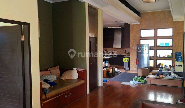 Rumah 2 Lantai Dengan Lift Bagus Furnished SHM di Buah Batu, Bandung 1