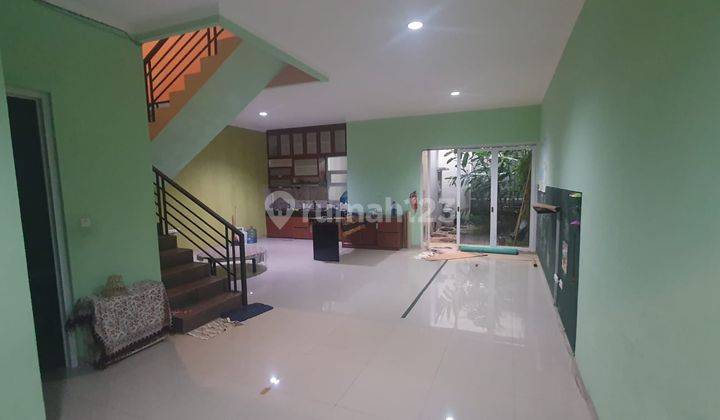 Rumah 2 Lantai Bagus Semi Furnished SHM di Regol, Bandung 1