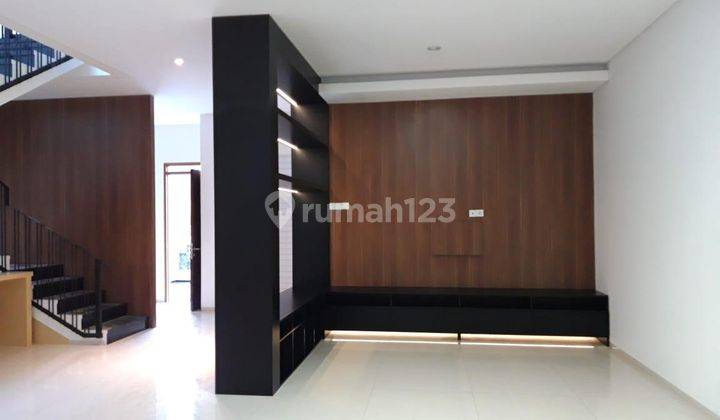 Rumah 2 Lantai Bagus SHM di Mekarwangi Singgasana Pradana, Bandung 1