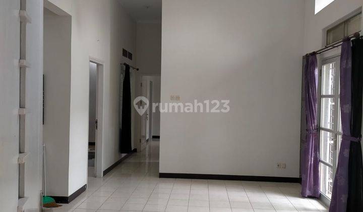 Rumah 2 Lantai Bagus SHM di Kota Baru Parahyangan, Bandung 1