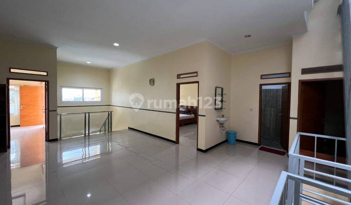 Rumah 2 Lantai Bagus Furnished SHM di Bukit Sariwangi, Bandung Barat 2