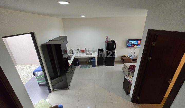 Rumah 2 Lantai Semi Furnished SHM di Podomoro Park Bandung, Bandung 1