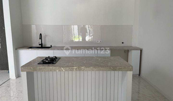 Rumah Bagus Semi Furnished SHM di Kota Baru Parahyangan, Bandung 2