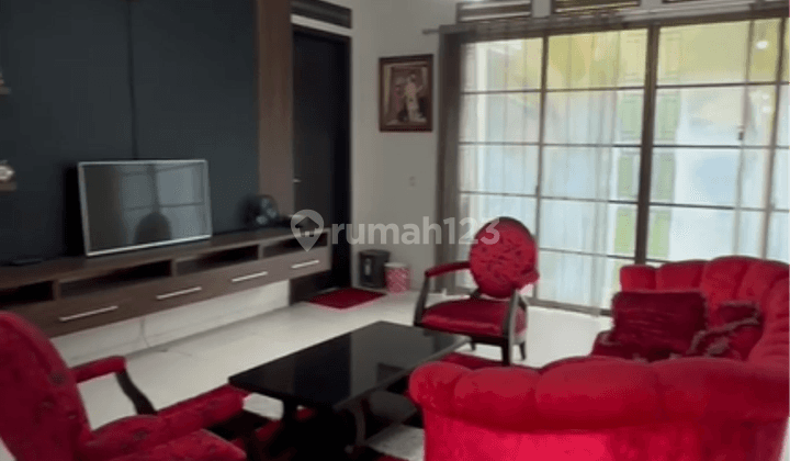 Rumah 2 Lantai Bagus Furnished SHM di Kota Baru Parahyangan, Bandung 1