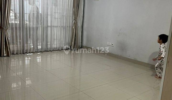 Rumah 2 Lantai Bagus Semi Furnished SHM di Holis Regency, Bandung 2