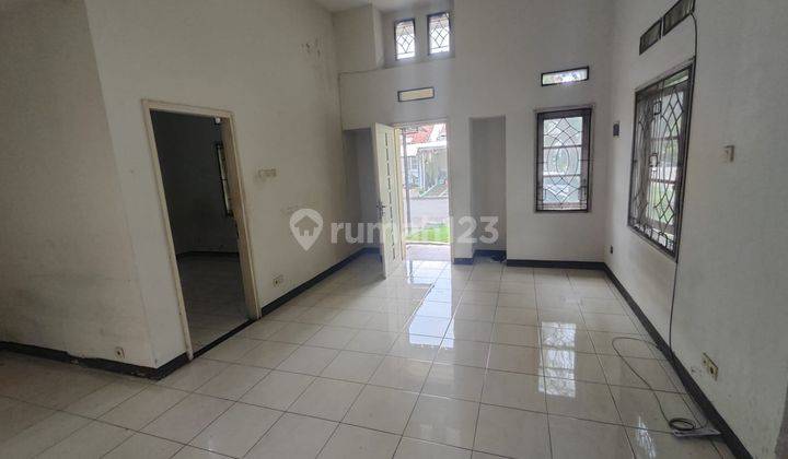 Rumah 2 Lantai Bagus SHM di Kota Baru Parahyangan, Bandung 1