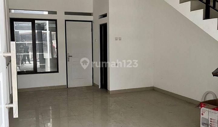 Rumah 2 Lantai Bagus Semi Furnished SHM di Pasir Luyu, Bandung 2