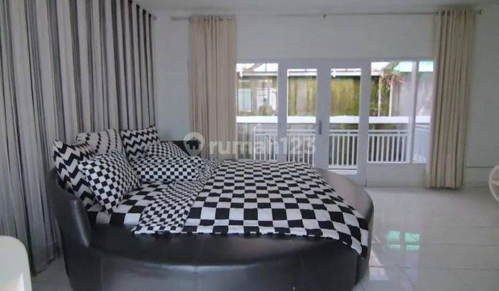 Rumah Kontrakan 3 Lantai Bagus Furnished SHM di Kota Baru Parahyangan, Bandung 2