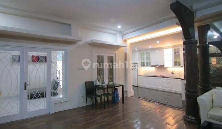 Rumah Kontrakan 3 Lantai Bagus Furnished SHM di Kota Baru Parahyangan, Bandung 1