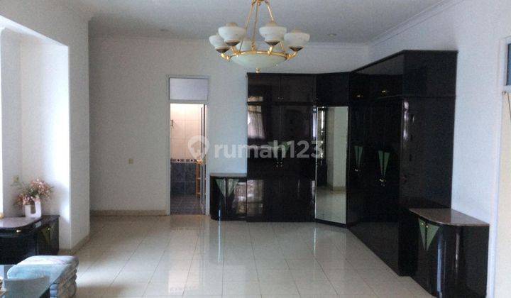 Rumah 2 Lantai Bagus Furnished SHM di Setiabudi, Bandung 2