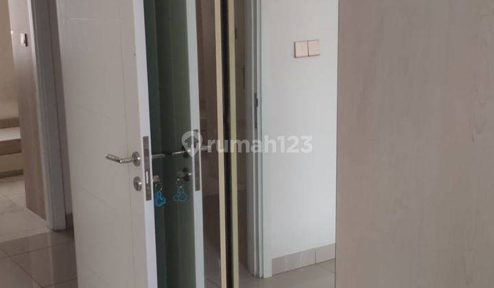 Rumah 2 Lantai Bagus Furnished SHM di Summarecon Bandung, Bandung 2