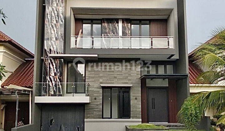 Rumah baru Di Fullerton Place Citraland utama Surabaya barat