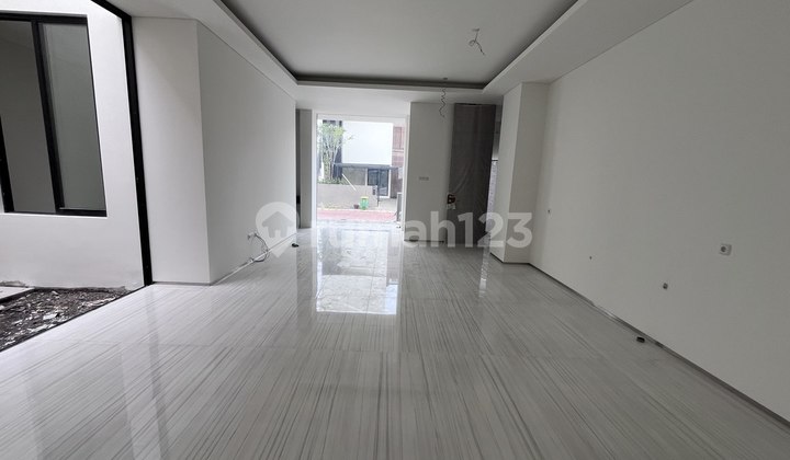 LANGKA Rumah Mewah Dian Istana 2 Lantai Favorit Ukuran Besar 2