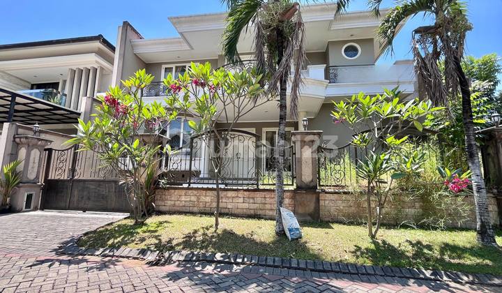 GRAHA FAMILI Dekat Roca Classic Mediterran Bangunan Kokoh