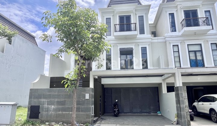 New American Classic House Surabaya Timur 3 Lantai New American Classic House Surabaya Timur 3 Lantai