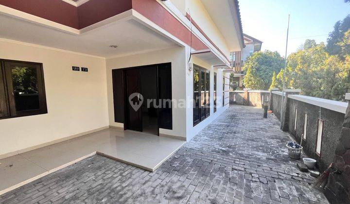 Jarang Ada Rumah Hook Semi Furnished Wiyung SHM 2