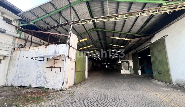 Rare Warehouse on Kepatihan Menganti Gresik Main Road Ready to Use