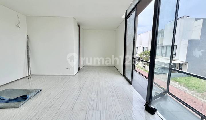 NEW HIGH SPEC Rumah Mewah Dian Istana 2 Lantai Hadap Selatan 2