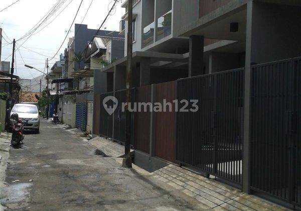 Rumah 2 Lantai Siap Huni Desain Modern Minimalis di Grogol. 20329 2