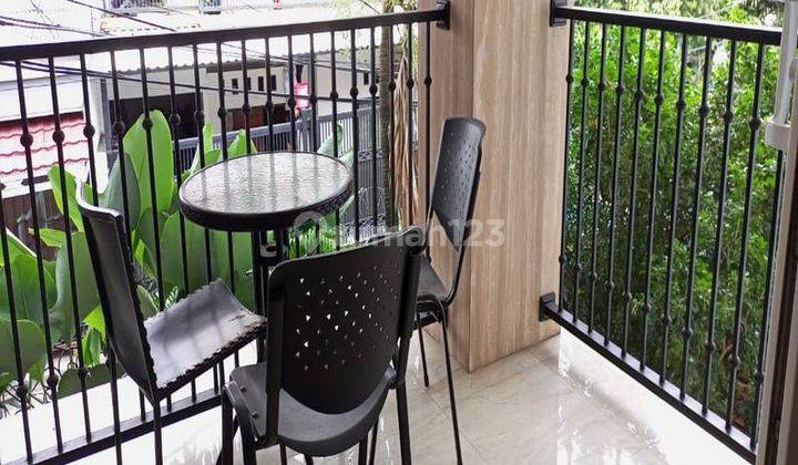 Disewakan Rumah Tinggal Mewah , Kawasan Elite, Full Furnished, 2 Lantai di Kemanggisan, Jakarta Barat ga15803 hr  2