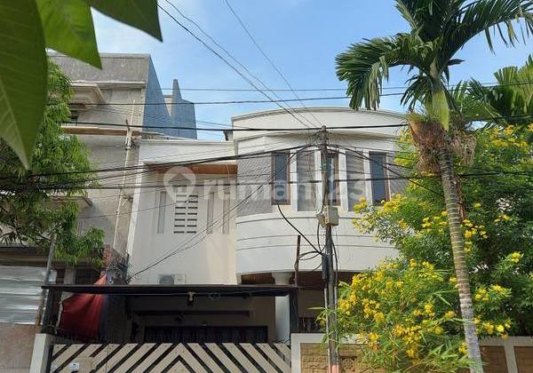 Rumah Semi Furnished Strategis Dekat Kampus di Grogol, 20490