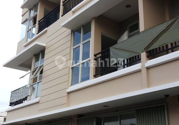 Ruko pinggir jln ry Cocok Untuk Toko, Kantor di Duri Kepa. 0734