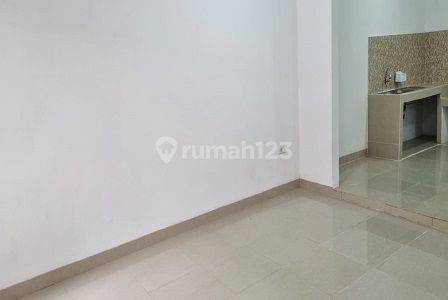 Rumah 2 Lantai Bagus Unfurnished SHM di Tanjung Duren, Ga15969 2