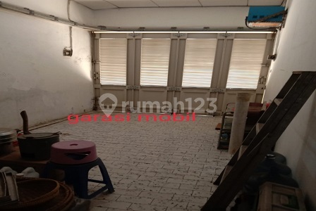Rumah 2 Lantai Bagus Unfurnished SHM di Tanjung Duren 20538 2
