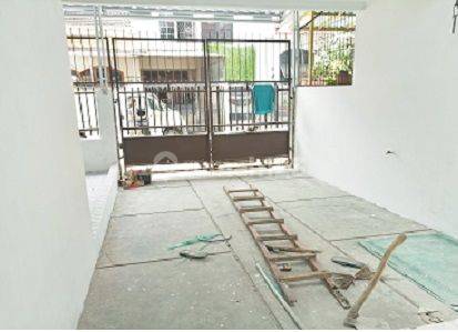 Rumah Lt. 7mx20m Lingk. Tenang Dlm Komplek di Taman Ratu. 16013 2