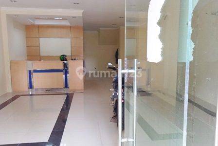 Ruko 4lt Lokasi Bagus, Mudah Diakses di Cideng, 16034 2