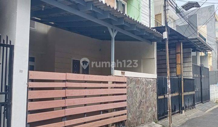 Rumah 2 Lt, Butuh Renovasi, Unfurnished, SHM di Taman Ratu. 20292 2