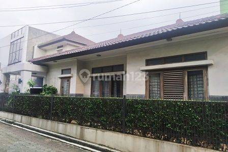 Rumah 2lt, Taman Dalam, Tenang Dan Nyaman di Pasar Minggu. 16049 2