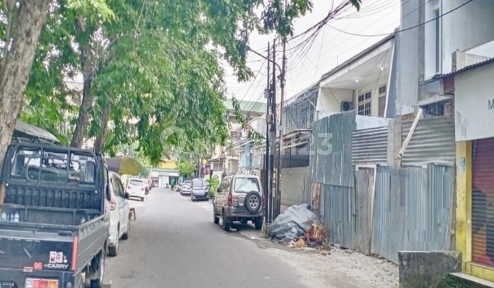 Rumah tua hit. tanah bbs banjir strategis di Tanjung Duren. 20282 2