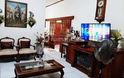 Rumah Asri Rapi Furnished Lingk. Tenang, Aman di Ciledug, 15980 1