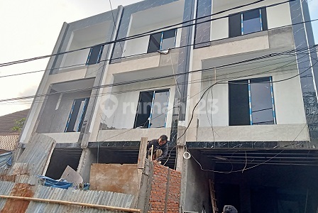 Rumah gress siap huni bonus furnished lt 1 di Duri Kepa. 20686