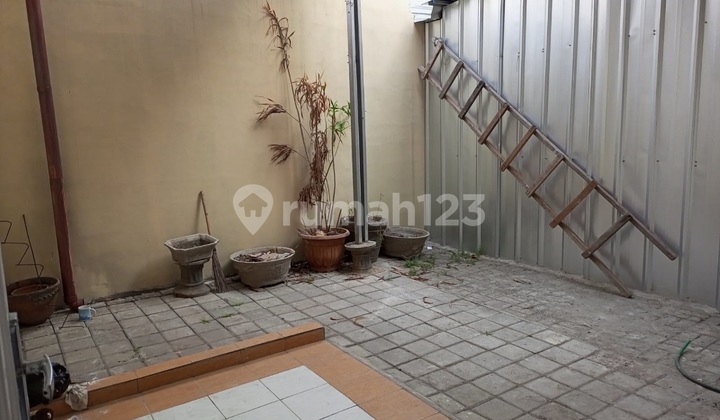 Rumah bagus siap huni hadap Utara, mudah diakses di Meruya. 15943