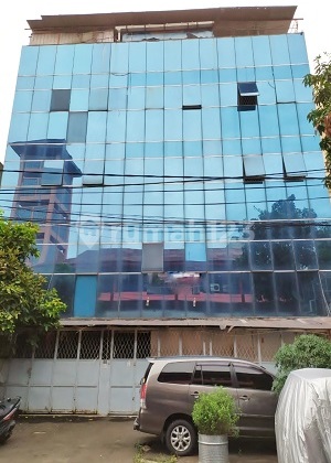 4 1/2-story shophouse, strategic, suitable for offices, etc. in Central Jakarta City, 15254. 1