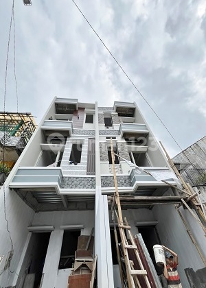 Jual rumah baru jln lbr, strategis dkt kampus di Tomang. 16156