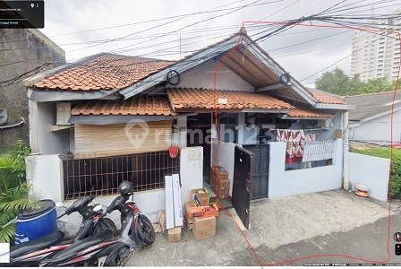 Simple house on a wide, easily accessible street in Duri Kepa. 16222 2