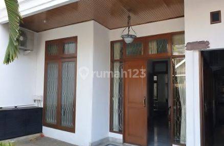 Rumah 3 Lantai Bagus Semi Furnished, Bbs Banjir di Slipi. 15002 2