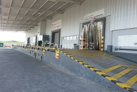 Gudang dlm kaw. industri ada, loading doc di Cikarang. 20676