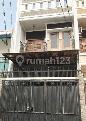 Rumah semi furnished strategis zona campuran di Duri Kepa. NE4656 1