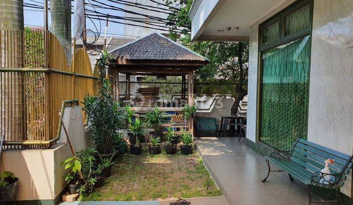 Rumah asri 3 Lantai Bagus Semi Furnished SHM di Taman Kota. 15619 2