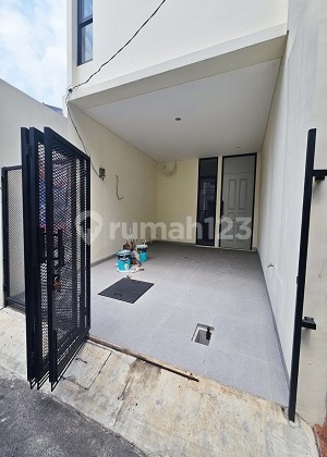 A comfortable, quiet, safe, and easily accessible house in Tanjung Duren. 16196 A comfortable, quiet, safe, and easily accessible house in Tanjung Duren. 16196