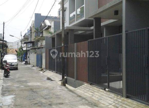 Rumah Siap Huni, Modern Minimalis Dekat Kampus di Grogol. 20329 1