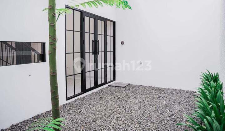 Rumah, 2 Lantai, di Jatiwaringin,Siaphuni 2